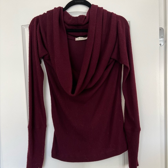 Free People Sweaters - Free People We the Free Snowbunny Long Sleeve size Lrg in Velvitier Bloom & Blk